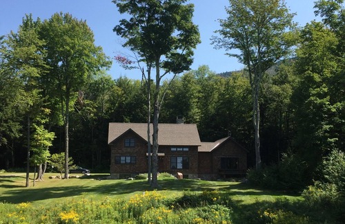 South Londonderry House | Stunning Views and Privacy Welcome Your Family to This Elegant Mountain Home