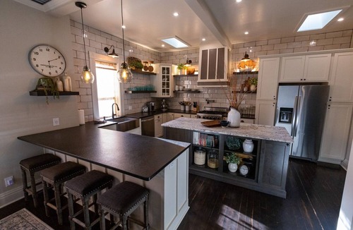 Canon City House | Stunning Vintage Victorian-Era Cottage - Walk to train/river/park/downtown.