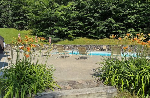 Waitsfield Apartment | Stylish 2BR w/Woodstove Close to Mad River Glen/Sugarbush