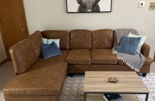 Appleton Apartment | Stylish & Cozy APT-Self Check-In & Free Parking