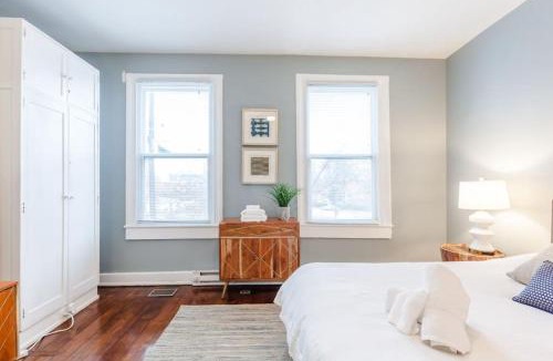 Mount Auburn Apartment | Stylish Flat in Walkable Downtown w Parking