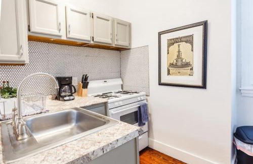 Mount Auburn Apartment | Stylish Flat in Walkable Downtown w Parking