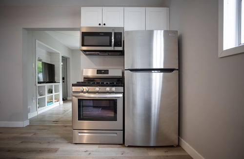 Highland House | Stylish Highland Park Home Near Popular Hotspots