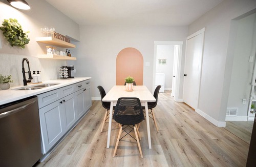 Highland House | Stylish Highland Park Home Near Popular Hotspots