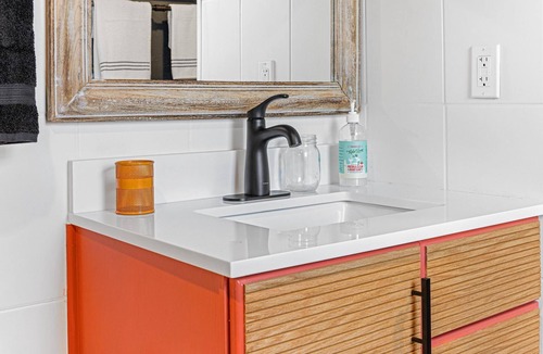 North End House | Stylish, spacious & centrally located! Fully furnished, 2 bed + 2 bath + office!