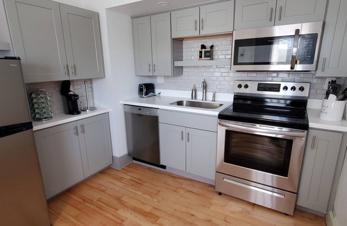 Old North End Apartment | Stylish Studio in the Queen Cityn