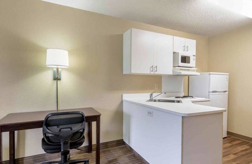 East Bloomington Hotel | Suburban Studios Minneapolis Bloomington
