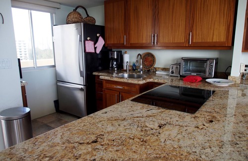 Diamond Head - Kapahulu - St. Louis Condo | Summer Prices! Diamond Head Gem 1 bdr oceanfront condo, surfing, sunset views.