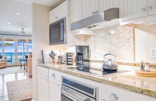 Kahuku Apartment | SUMMER REDUCED! Villa 317, KING bed, Penthouse Lvl Ocean View Turtle Bay