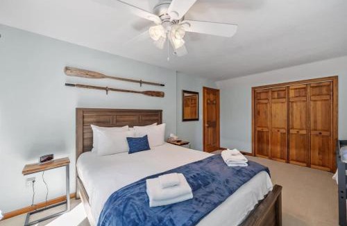 Moultonborough House | Sun-Dappled Suissevale Cape Close to Lake & Beach