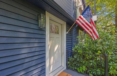 Moultonborough House | Sun-Dappled Suissevale Cape Close to Lake & Beach
