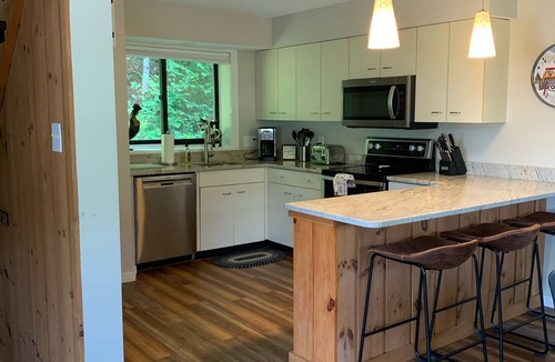Lincoln House | Sun Soaked Mountain Views, Pool & Spa