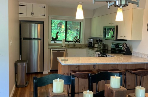 Lincoln House | Sun Soaked Mountain Views, Pool & Spa
