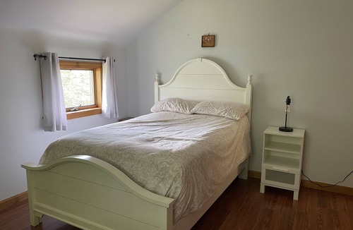 Sutton House | SUNAPEE REGION - LAKEFRONT/SKI VACATION HOME RENTAL