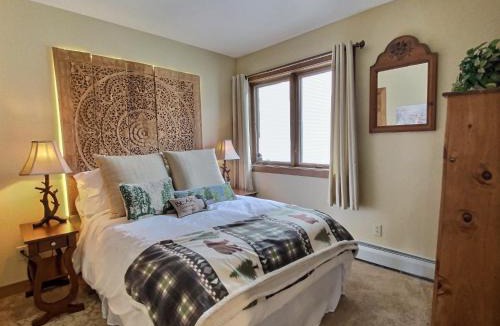 Central Vermont- Killington House | SunBear AC Pool Game Room Fireplace Hiking