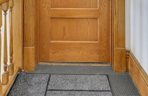 Powderhorn Park Apartment | Sunny 2 bedroom roost