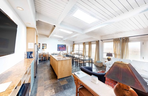 Gearhart Condo | Sunny Oceanfront Condo with Great Views & Amazing Beach Access