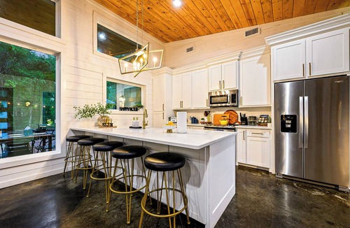 Pickens Cabin | Sunny Side Up | Bright, Modern One-Story Retreat