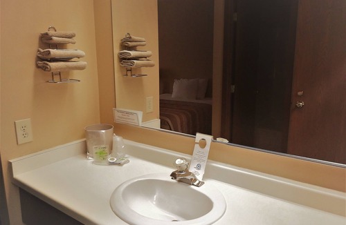 Mondovi Hotel | SunRise Inn Hotel