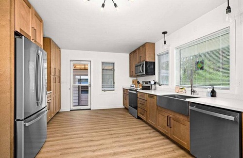 Carlton Cabin | Sunset Bay Lake Home w/Sauna & 32ft Dock