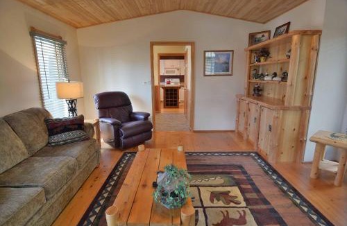 Hayward House | Sunset Shores Retreat Condo