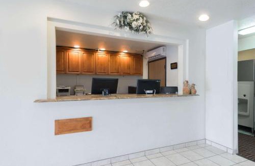 Bernalillo Hotel | Super 8 by Wyndham Bernalillo