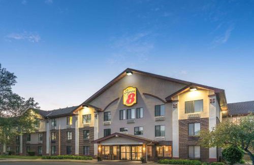 East Bloomington Hotel | Super 8 by Wyndham Bloomington/Airport