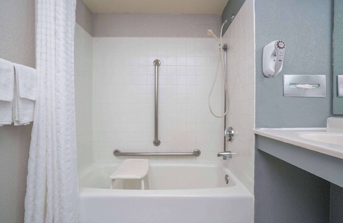 East Bloomington Hotel | Super 8 by Wyndham Bloomington/Airport