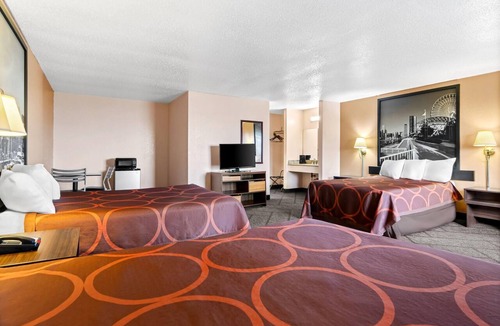 Bourbonnais Hotel | Super 8 by Wyndham Bourbonnais/Kankakee Area