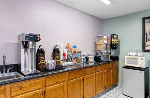 Bourbonnais Hotel | Super 8 by Wyndham Bourbonnais/Kankakee Area