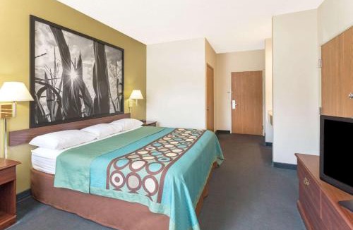 Cresco Hotel | Super 8 by Wyndham Cresco IA
