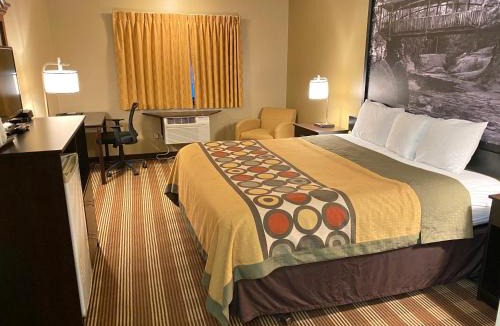 Eau Claire Hotel | Super 8 by Wyndham Eau Claire WI