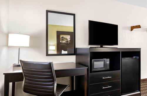 La Crosse Hotel | Super 8 by Wyndham La Crosse