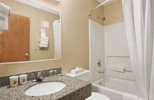 Massena Hotel | Super 8 by Wyndham Massena NY