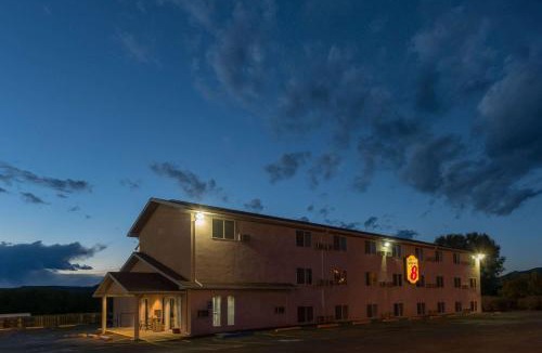 Raton Hotel | Super 8 by Wyndham Raton
