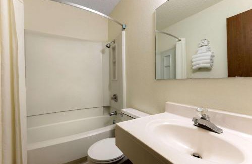 Raton Hotel | Super 8 by Wyndham Raton