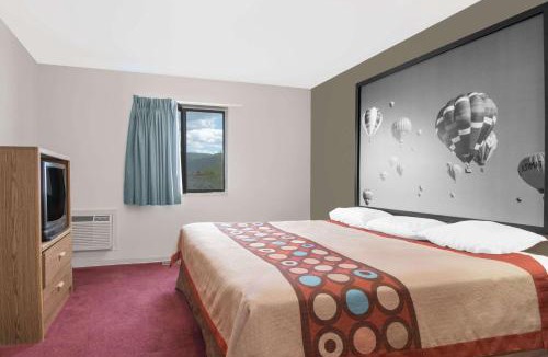 Taos Hotel | Super 8 by Wyndham Taos