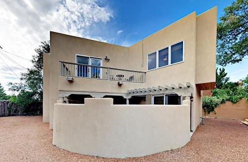 Northeast Santa Fe Apartment | Susan's Hideaway Unit B
