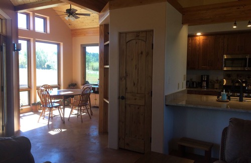Llano House | Sustainable Mountain Retreat, 12 miles to Sipapu, 27 to Taos, 51 to Santa Fe