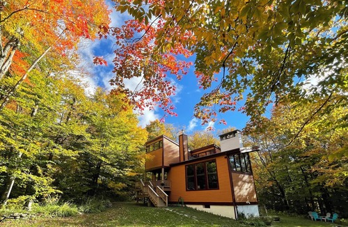 Bolton Valley House | Swanky Slope-Side Chalet 30 min from Burlington - Ski & Bike out the Front Door