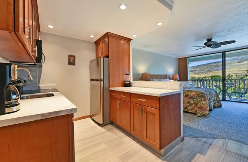 Historic Lahaina Front Street Condo | Sweeping Mountain Views from Lahaina Shores Studio ~ Sleeps 2