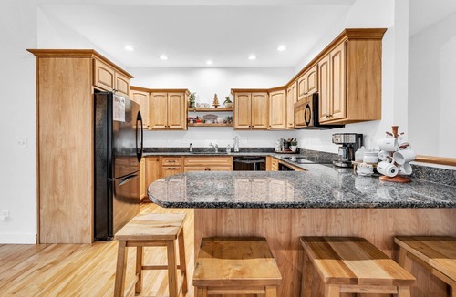Newry Ski Chalet | Sweeping Sunday River VIEWS! Hottub! Game Room!