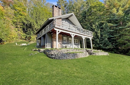 Stockbridge House | Sweet Life - Vermont Chalet - 6 person Indoor Hot Tub - 15 min to Killington
