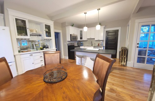 Lowry Hill East House | Sweet Retreat with a fantastic location