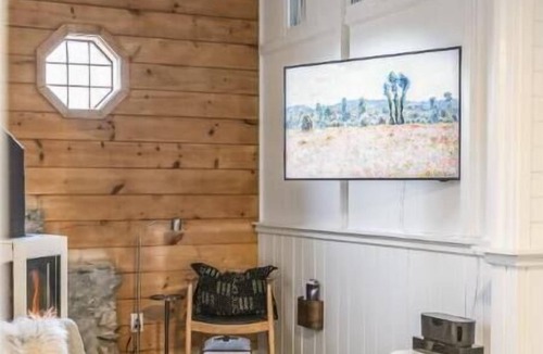 Johnson House | Tastefully renovated, well-equipped ski house with hot tub near Stowe