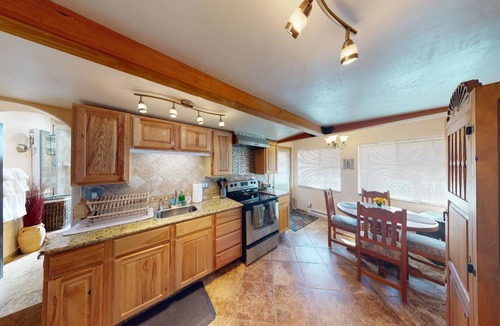 Tesuque House | Tesuque Gem - Cozy Casita Walkable to Tesuque Village Market & El Nido!