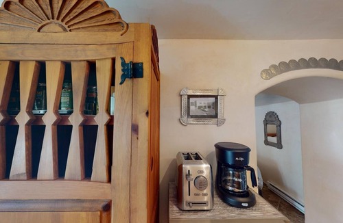 Tesuque House | Tesuque Gem - Cozy Casita Walkable to Tesuque Village Market & El Nido!
