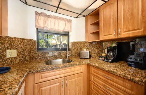 Marathon Villa | TF Pool Beach Kitchen Sleep 6, Hot Tub W&D Marina WiFi Parking