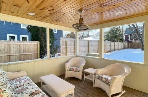 Stillwater House | "That Cute BNB" 2-Bedroom home in prime location!