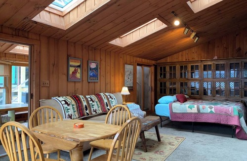 Schroon Lake Apartment | The Apple Tree Lodge One Bedroom Retreat Apt. 2